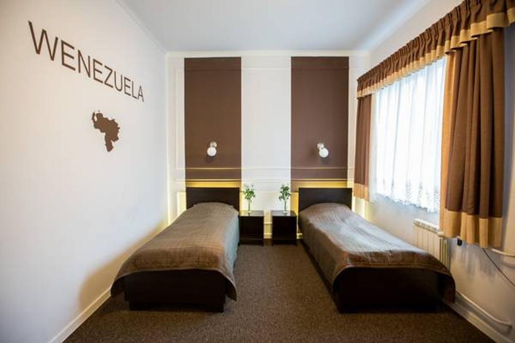 Hotel Granada Ostrów Wielkopolski Exterior foto
