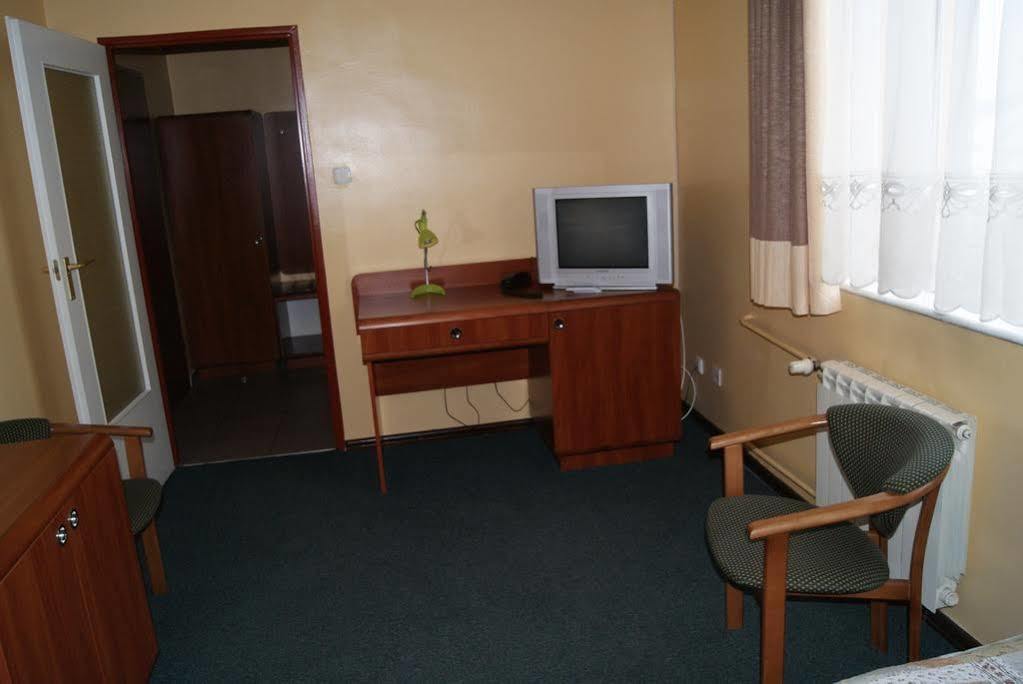 Hotel Granada Ostrów Wielkopolski Exterior foto